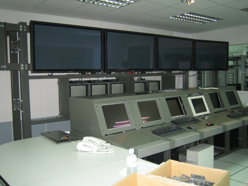 Console desk - Slanting panel type
