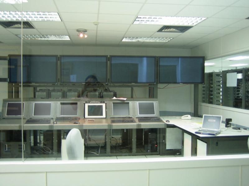 Console desk - Slanting panel type