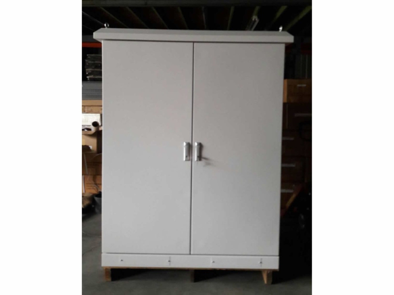 Outdoor cabinet  (with air conditioner)