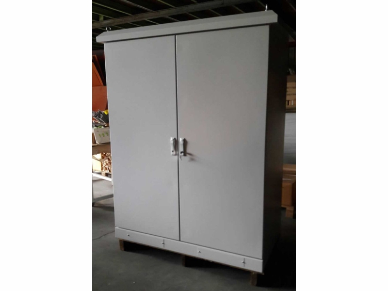 Outdoor cabinet  (with air conditioner)