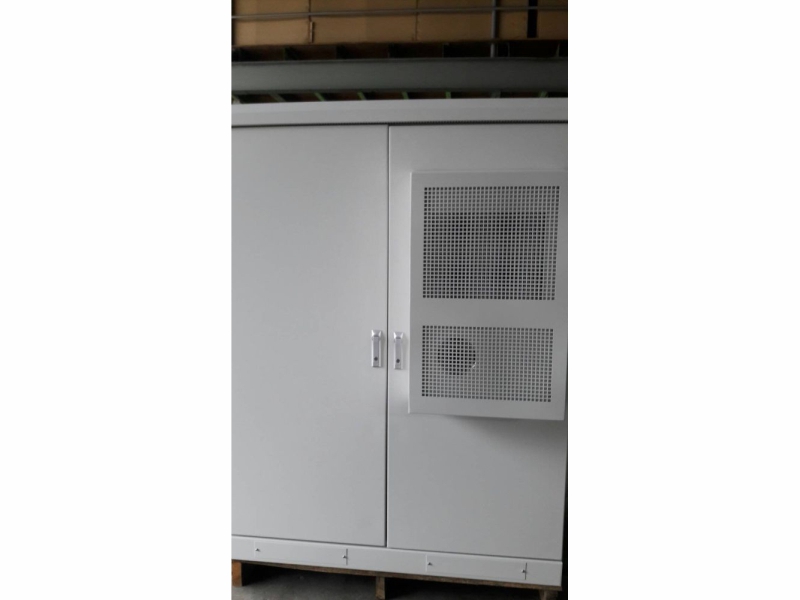 Outdoor cabinet  (with air conditioner)