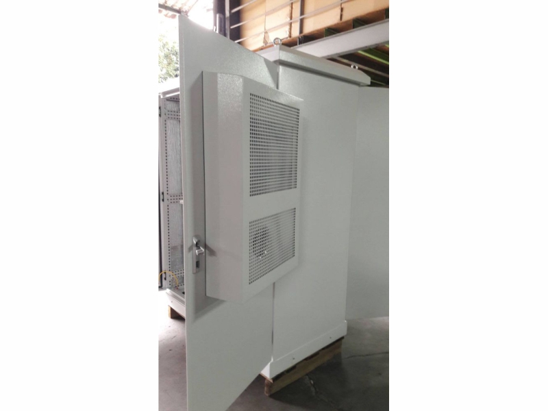 Outdoor cabinet  (with air conditioner)