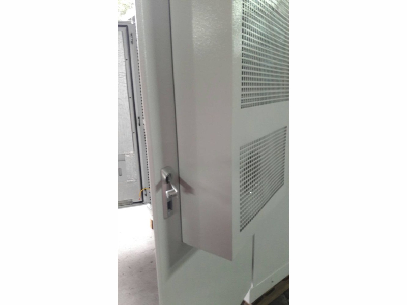 Outdoor cabinet  (with air conditioner)